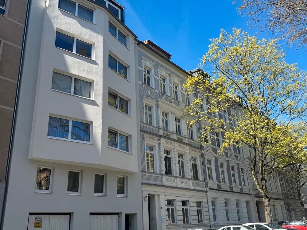 Bright Newly Renovated Loft Apartment with Roof Terrace and Fitted Kitchen