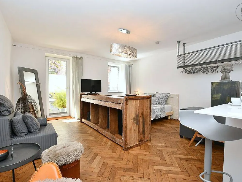Modern möblierte Altbauwohnung mit Reinigungsservice in Stuttgart West