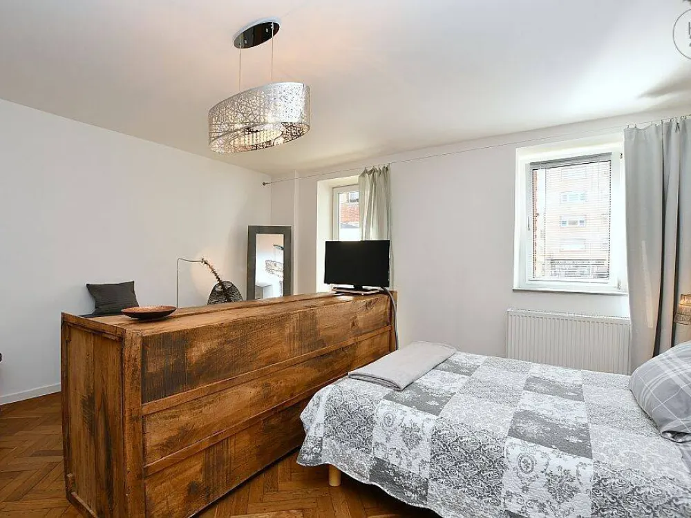 Modern möblierte Altbauwohnung mit Reinigungsservice in Stuttgart West