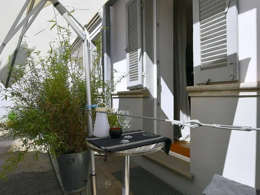 Modern möblierte Altbauwohnung mit Reinigungsservice in Stuttgart West