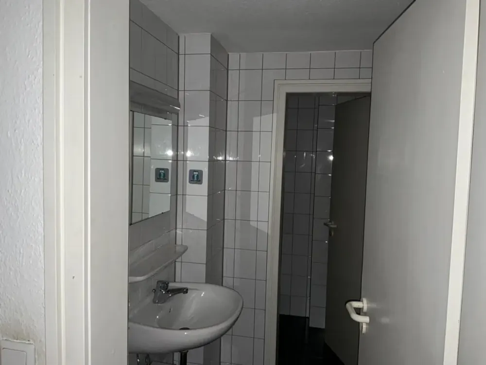 Großzügige 5-Zimmer Wohnung mit großem Balkon und viel Gestaltungspotenzial in Pempelfort