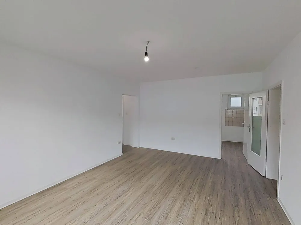 Komfortabel ausgestattete 4-Zimmer-Wohnung mit BALKON
