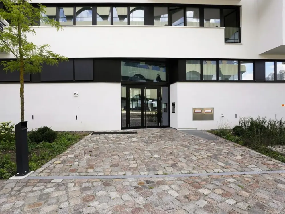 Hochwertige 2-Raum-Wohnung mit toller Dachterrasse und hochwertiger EBK