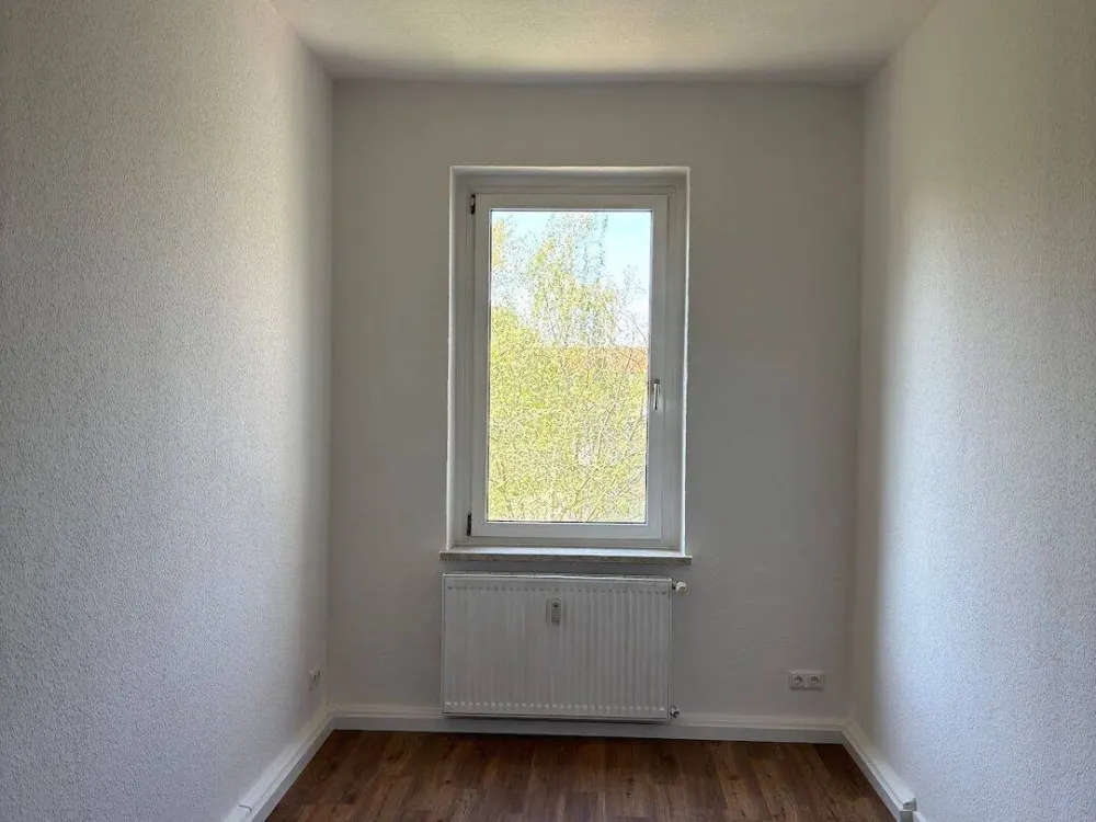 helle Drei-Raumwohnung für Familien mit Wintergarten und Einbauküche