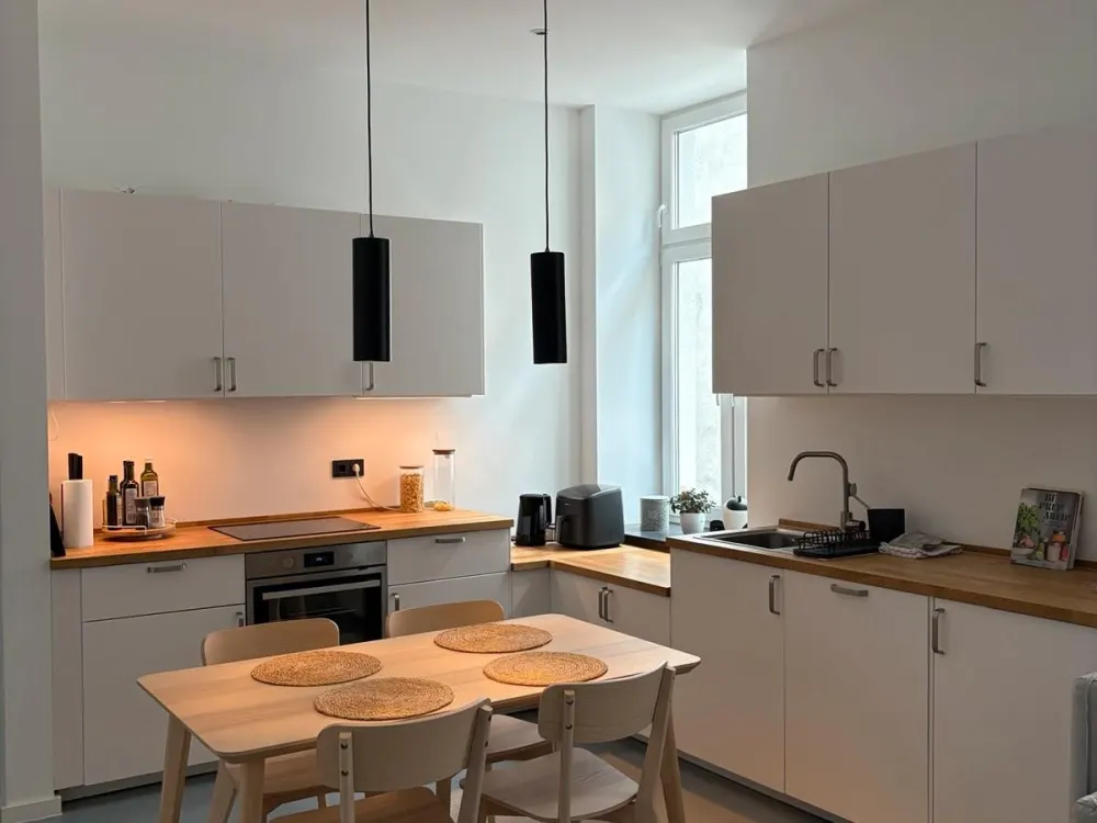 Schöne vollmöblierte 2-Zimmer-Wohnung direkt am Rudolfplatz
