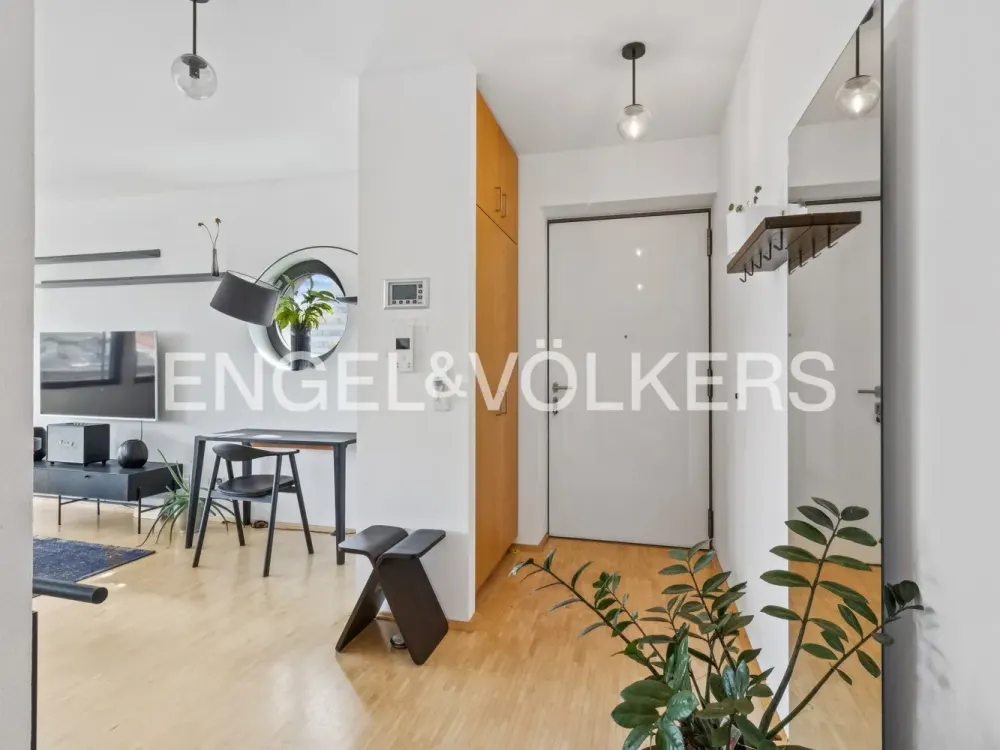 Exclusive, Furnished Two-Room Apartment in the City Center