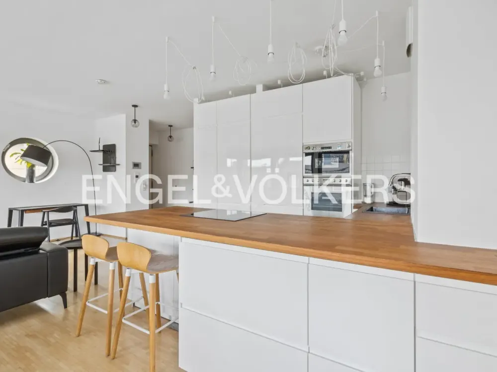 Exclusive, Furnished Two-Room Apartment in the City Center