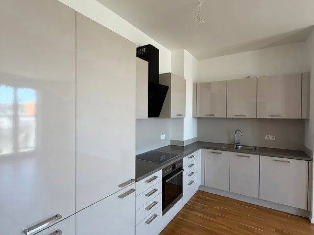 Lichtdurchflutete 4-Raum-Wohnung mit Einbauküche und Balkon
