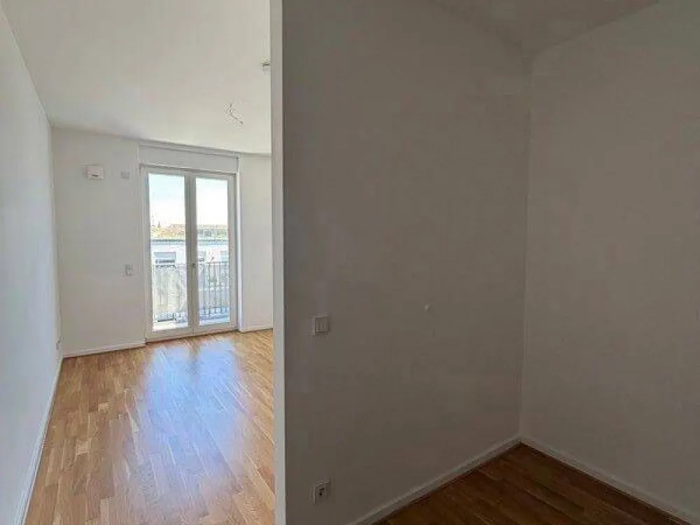 Lichtdurchflutete 4-Raum-Wohnung mit Einbauküche und Balkon