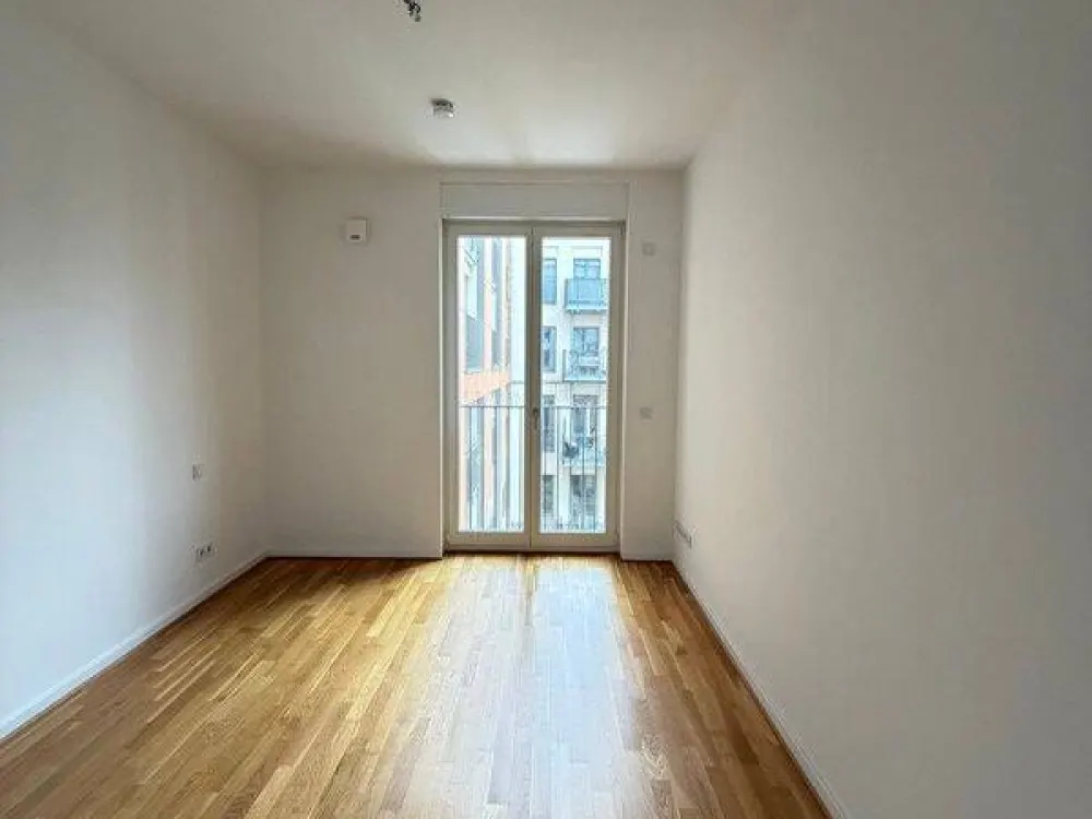 Lichtdurchflutete 4-Raum-Wohnung mit Einbauküche und Balkon