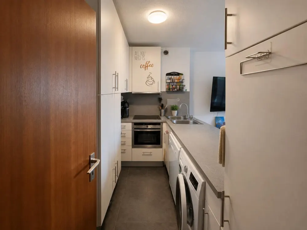 Komplett möblierte 2-Zi.-DG-Wohnung |Untermiete. NäheS-Bahn