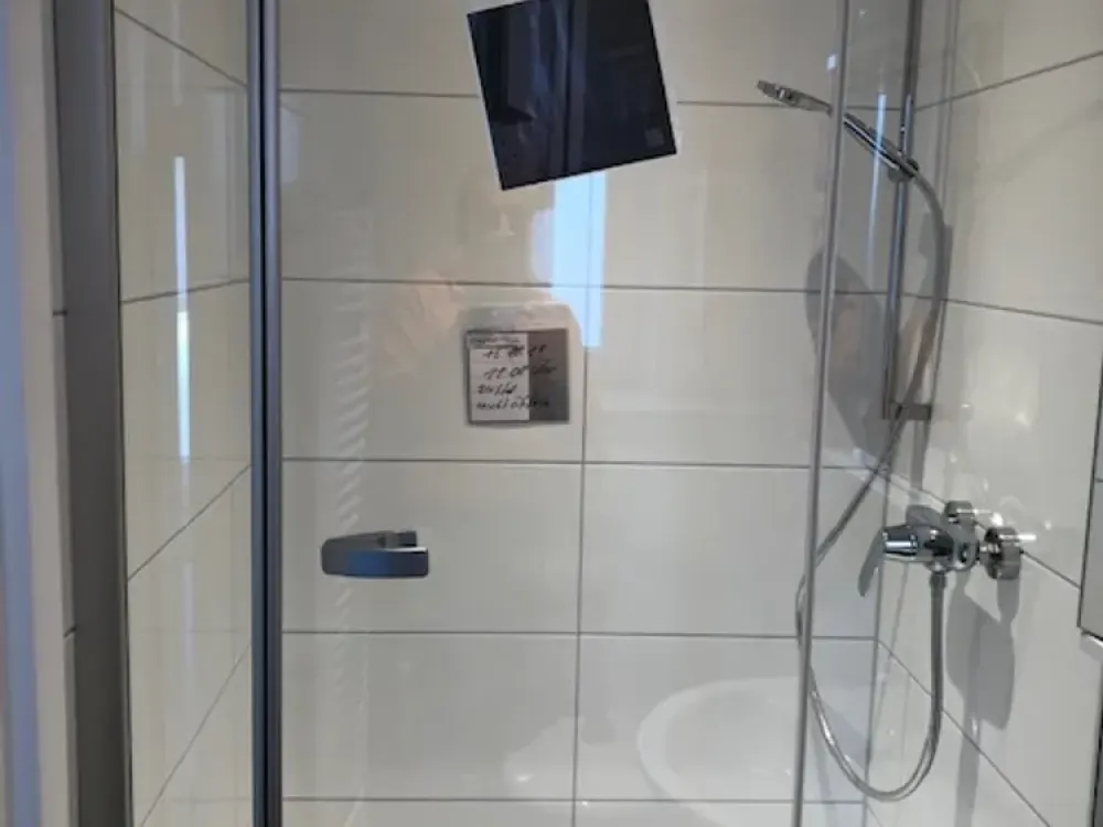 Nach Sanierung: exklusive 1-Zimmer-Wohnung mit EBK in Frankfurt am Main