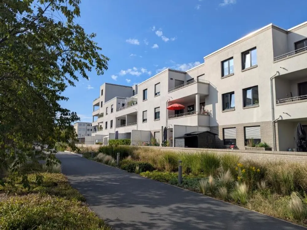 2 Bäder, 2 Balkone: Familienwohnung in Striesen *** EBK möglich ***
