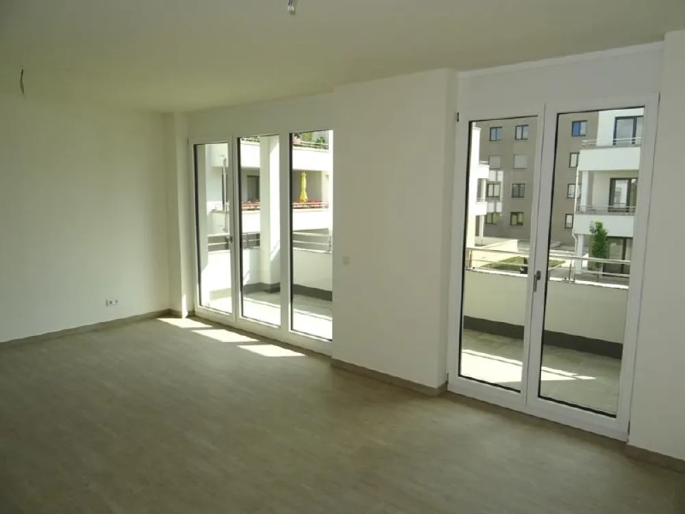 2 Bäder, 2 Balkone: Familienwohnung in Striesen *** EBK möglich ***