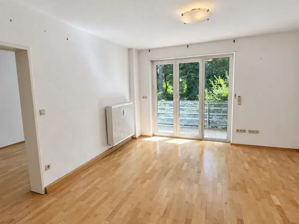 Helle 2-Zimmer-Wohnung mit zwei Balkonen und Parkett direkt am Kurpark