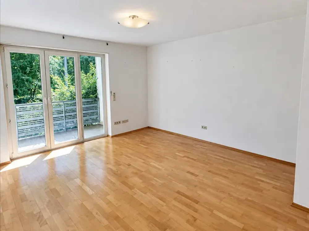 Helle 2-Zimmer-Wohnung mit zwei Balkonen und Parkett direkt am Kurpark