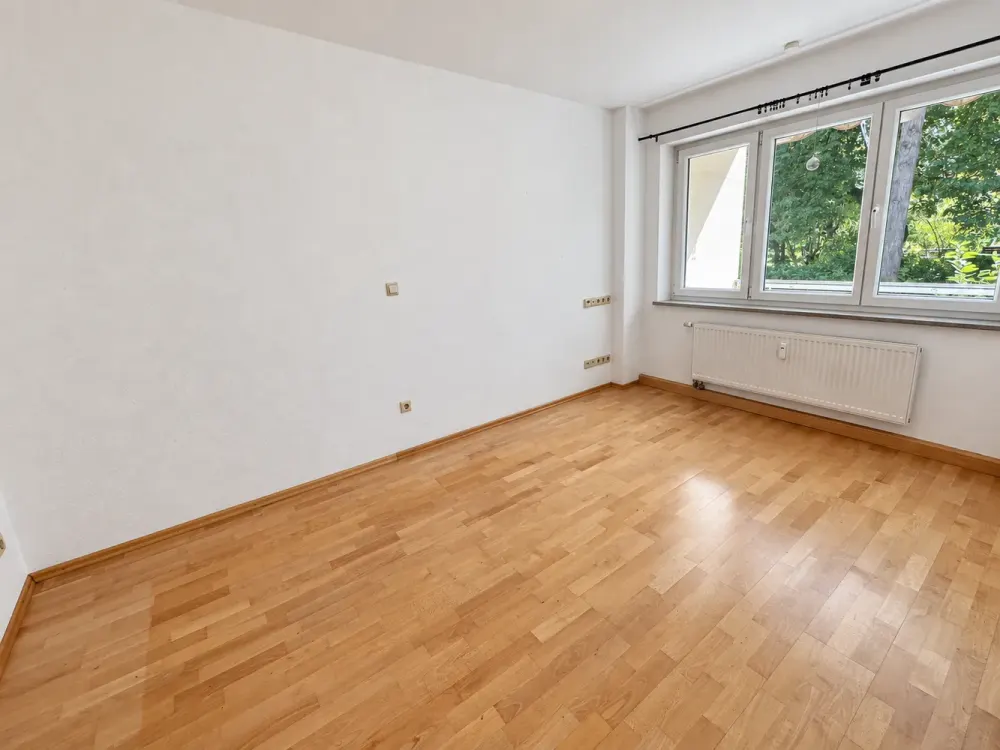 Helle 2-Zimmer-Wohnung mit zwei Balkonen und Parkett direkt am Kurpark