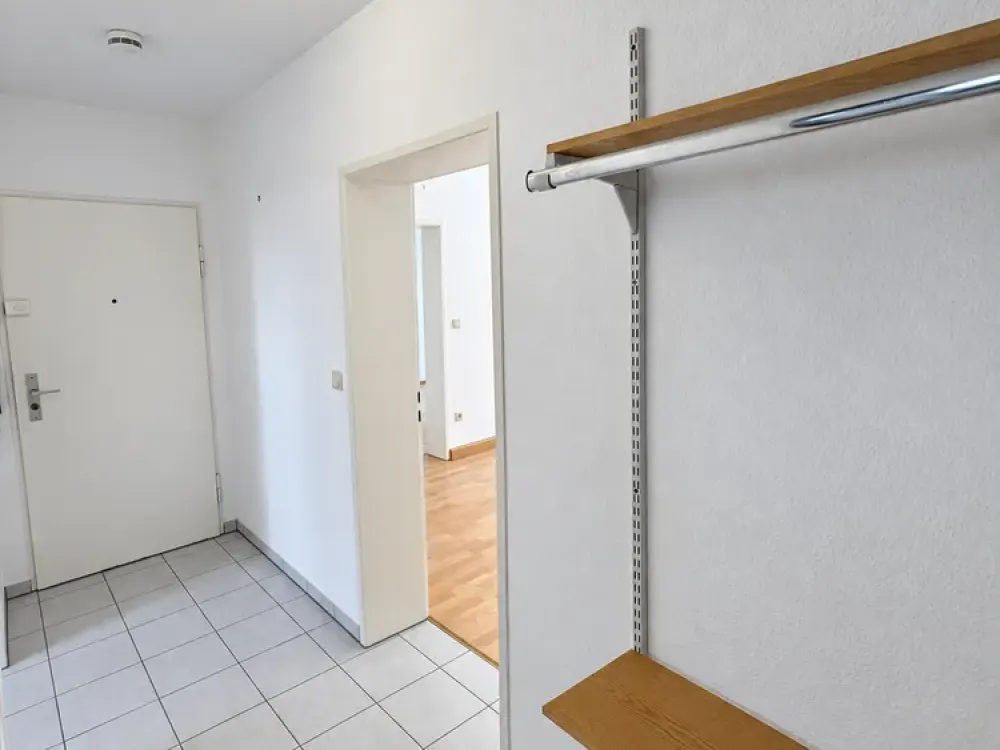 Helle 2-Zimmer-Wohnung mit zwei Balkonen und Parkett direkt am Kurpark