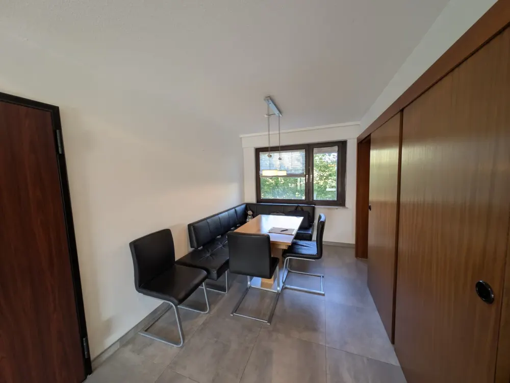 Geräumige 4,5 Zimmerwohnung mit 2 Balkonen und Tiefgaragenplatz auf der Diezenhalde