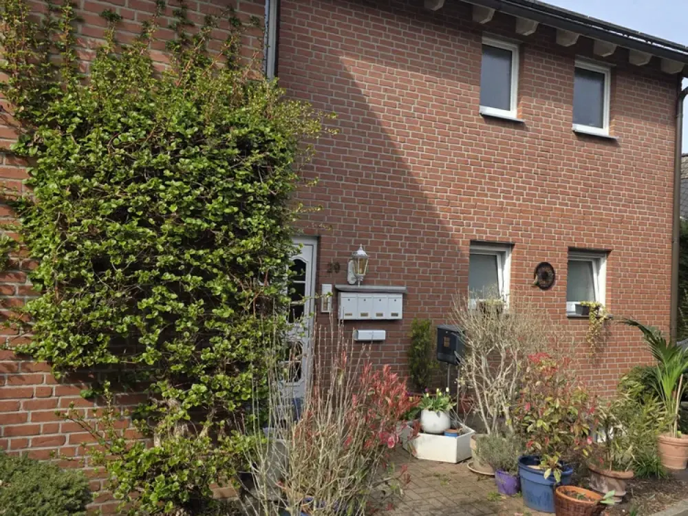 Frisch sanierte Souterrainwohnung in ruhiger Privatstraße, mit Gartennutzung & universitätsnah