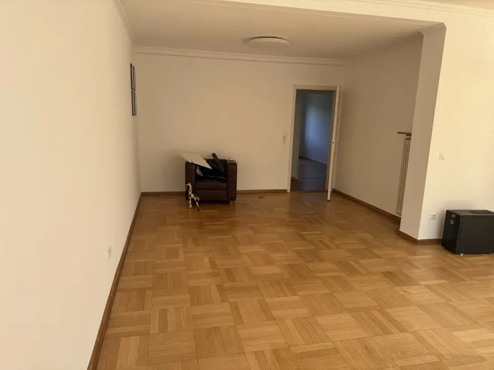Spacious Living: Bright 3-Room Apartment (116 m²) with 2 Balconies Directly at Stadtgarten