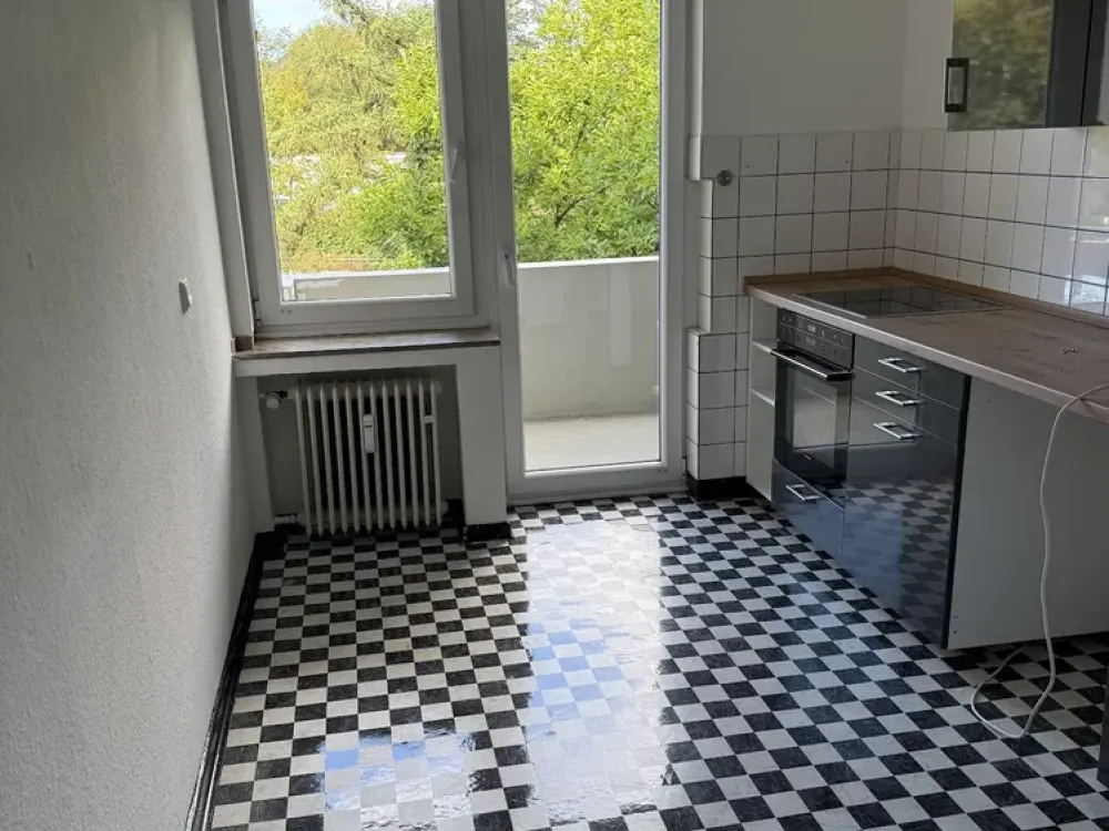 Spacious Living: Bright 3-Room Apartment (116 m²) with 2 Balconies Directly at Stadtgarten