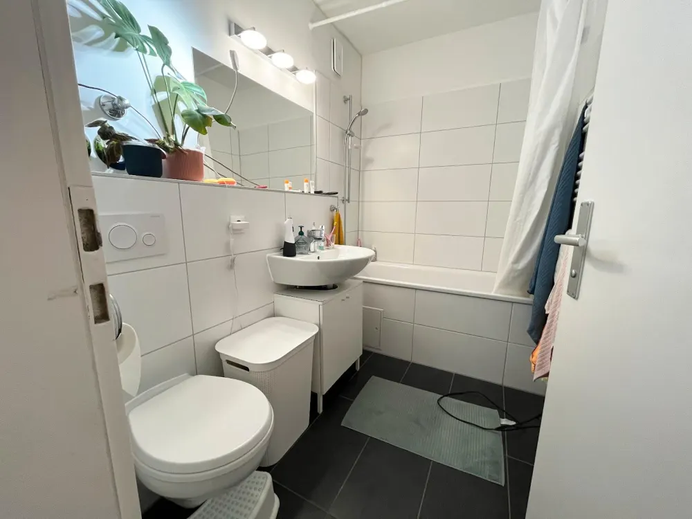 NEUES Bad* NEUER Boden* NEUES Wohngefühl* 3 Zimmer + Balkon, Gäste-WC, Abstellraum, Aufzug