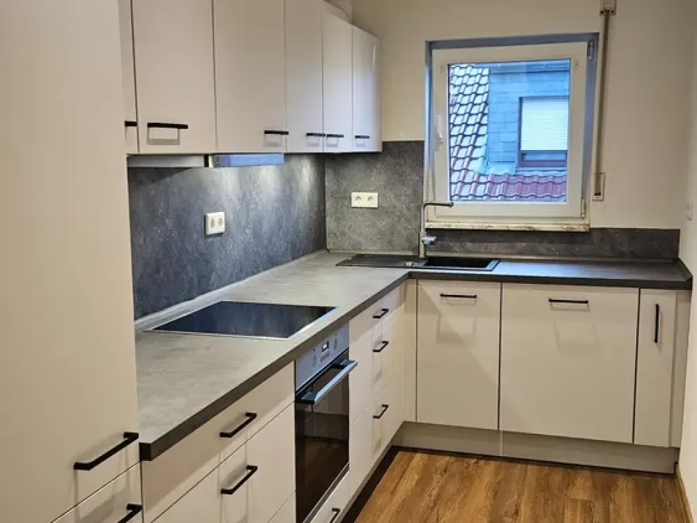 Moderne helle 3,5-Zimmer Wohnung mit Balkon und Kamin in Raunheim
