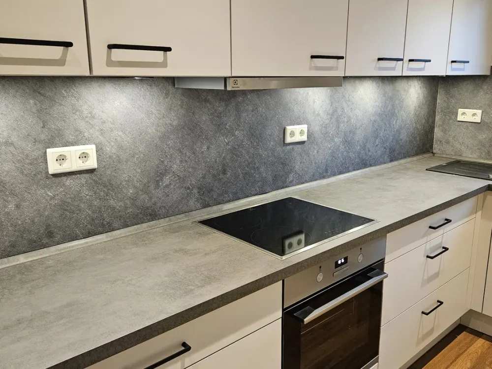 Moderne helle 3,5-Zimmer Wohnung mit Balkon und Kamin in Raunheim