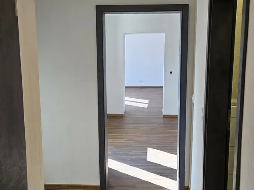 Moderne helle 3,5-Zimmer Wohnung mit Balkon und Kamin in Raunheim