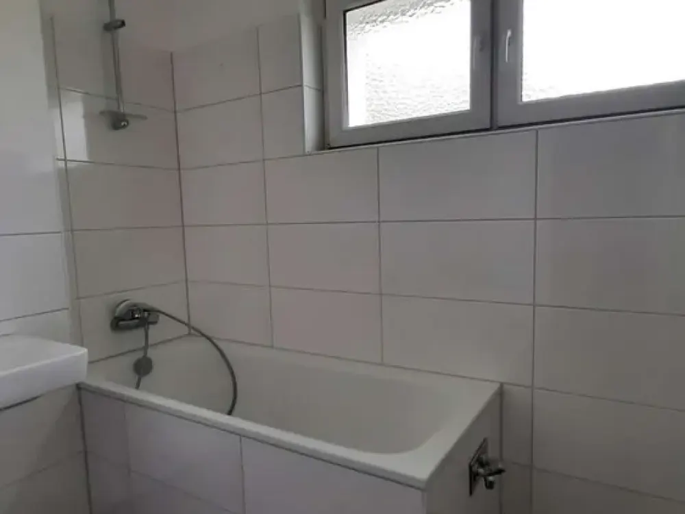 Remscheider Straße 134, hübsche 3 ZKB Wohnung im 3. OG