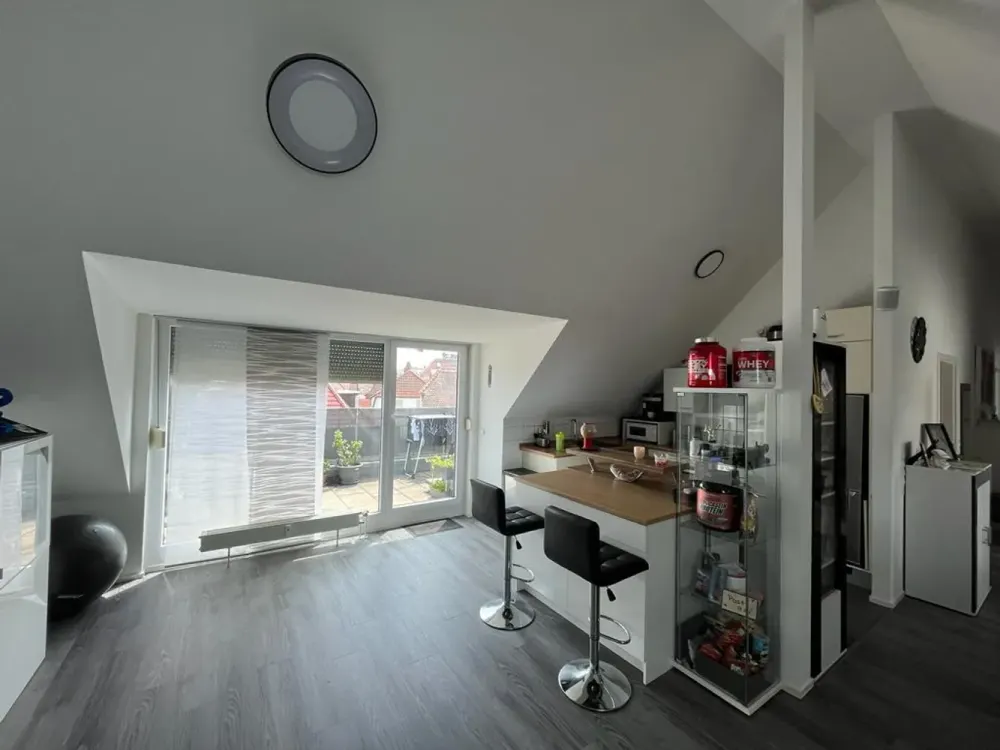 Attraktive 2,5 Zimmerwohnung mit Dachterrasse und Klimaanlage