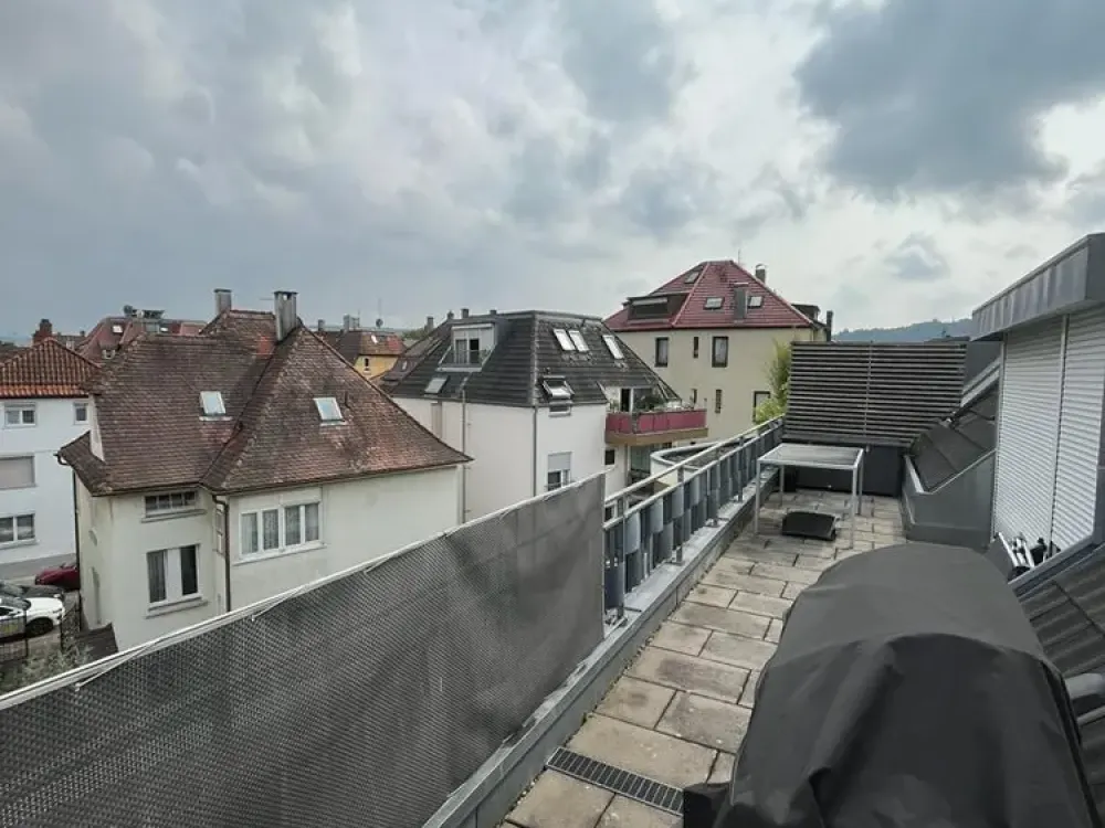 Attraktive 2,5 Zimmerwohnung mit Dachterrasse und Klimaanlage