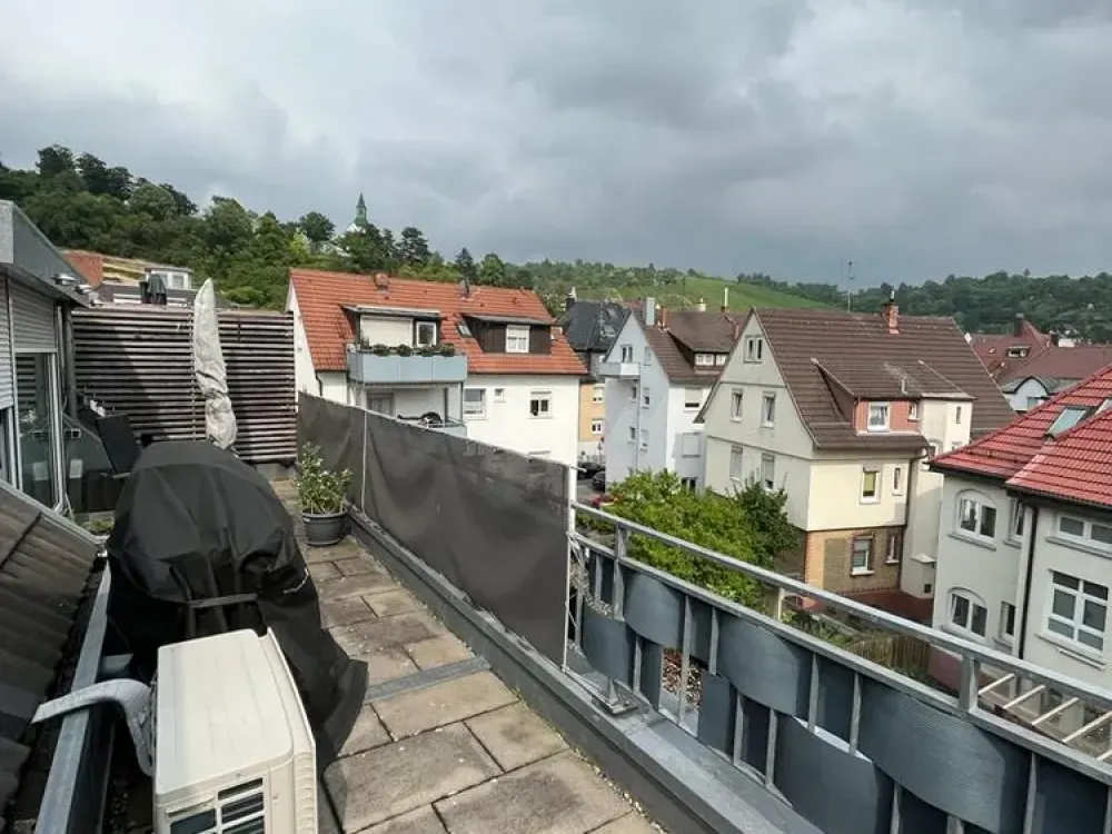 Attraktive 2,5 Zimmerwohnung mit Dachterrasse und Klimaanlage