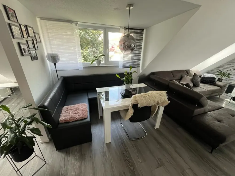 Attraktive 2,5 Zimmerwohnung mit Dachterrasse und Klimaanlage
