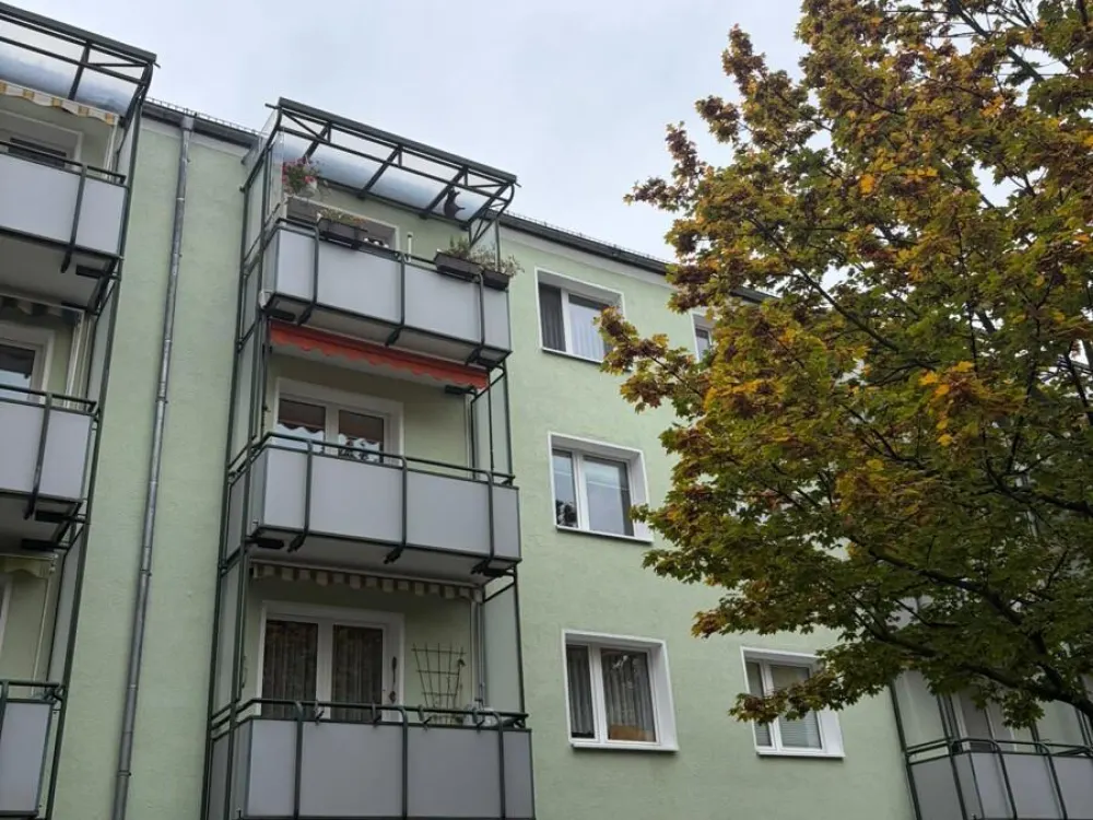 Tenant Wanted from November - Charming 2-Room Apartment Near the Train Station
