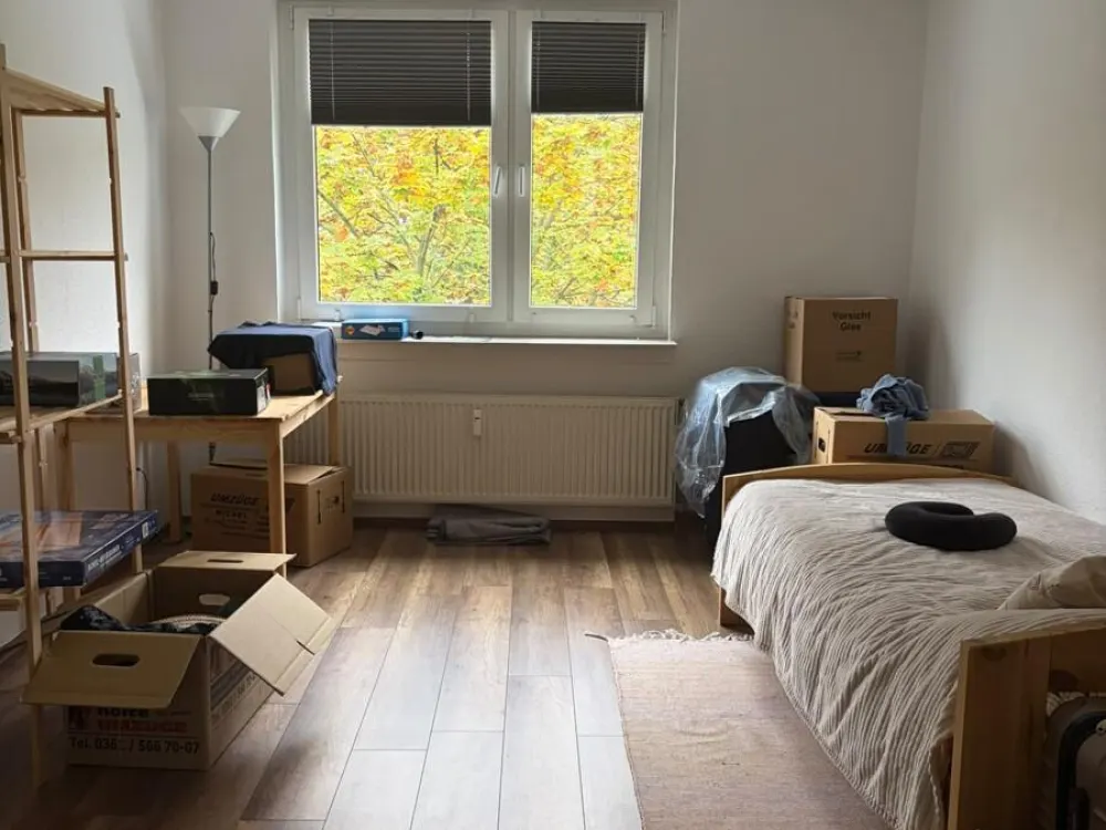 Tenant Wanted from November - Charming 2-Room Apartment Near the Train Station