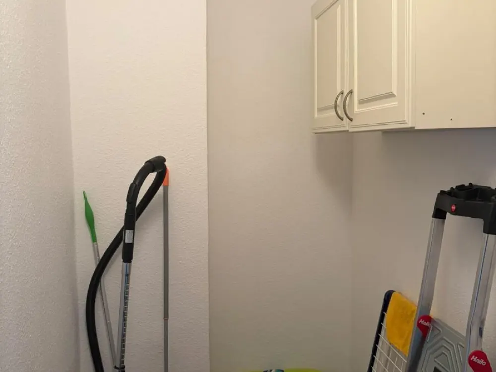 Tenant Wanted from November - Charming 2-Room Apartment Near the Train Station