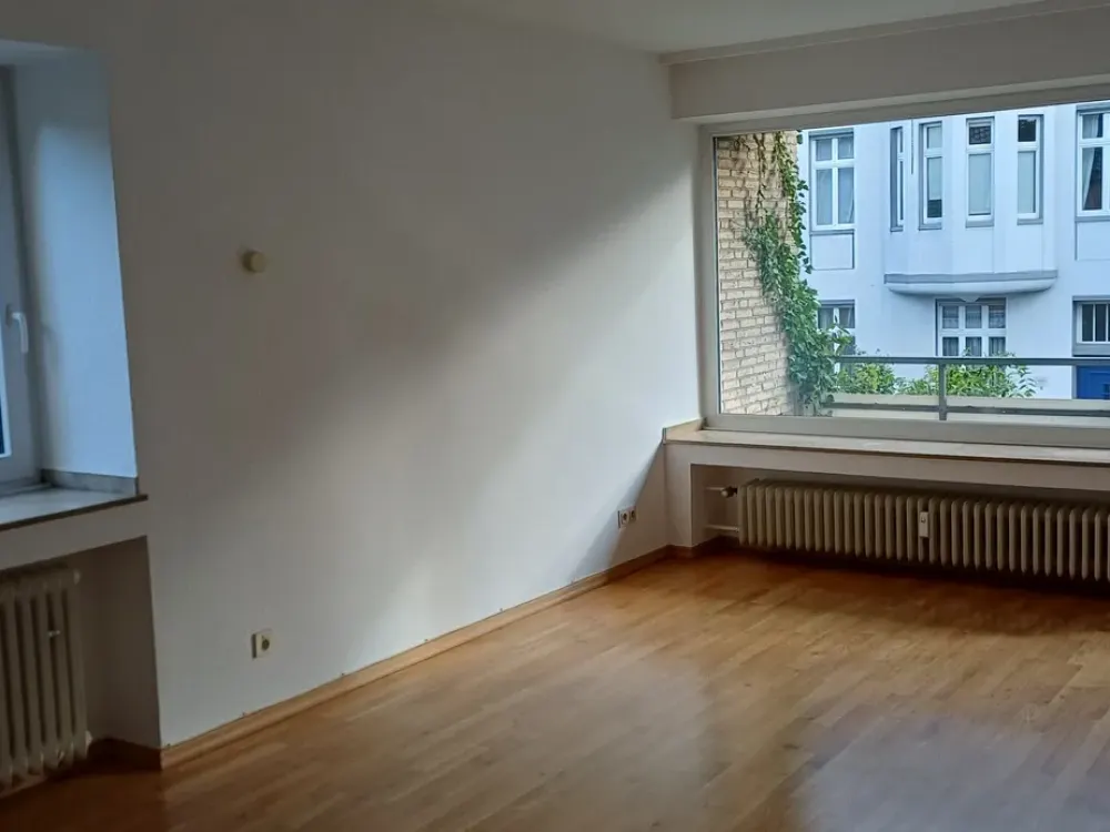 Bright 3-Room Apartment in Bismack District Near Stadtwald