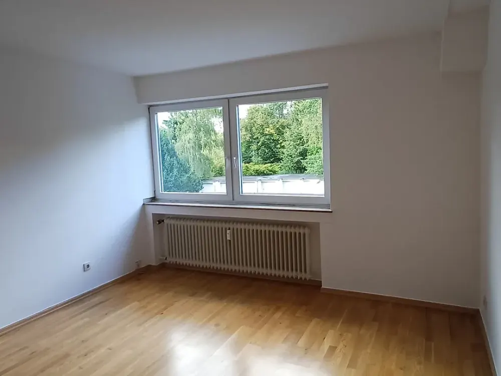 Bright 3-Room Apartment in Bismack District Near Stadtwald