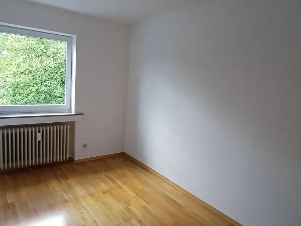 Bright 3-Room Apartment in Bismack District Near Stadtwald