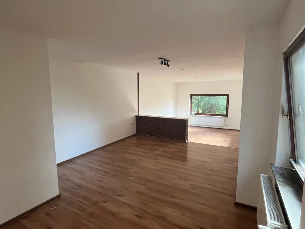 Frisch renovierte 3 Zi.-Whg. mit Gartenanteil - ohne EBK