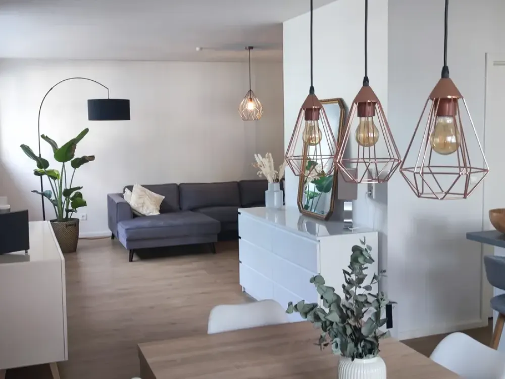 82 m² große 2-Zimmer-Terrassen- Wohnung mit offener weißer Einbauküche und eigenem Eingang