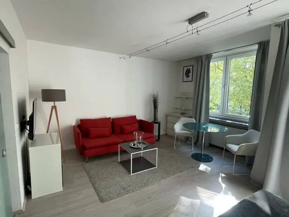 Stilvolle 1-Zimmer-Wohnung mit gehobener Innenausstattung mit Einbauküche in Berlin Wilmersdorf