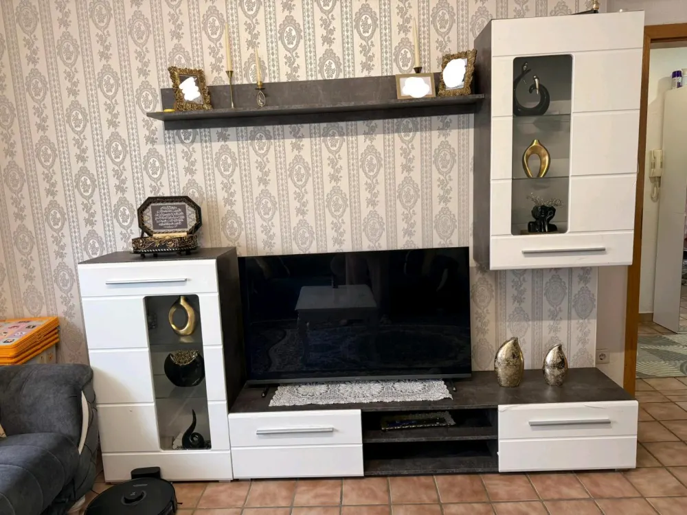 Mietwohnung 2zimmer+Küche und bad und keller