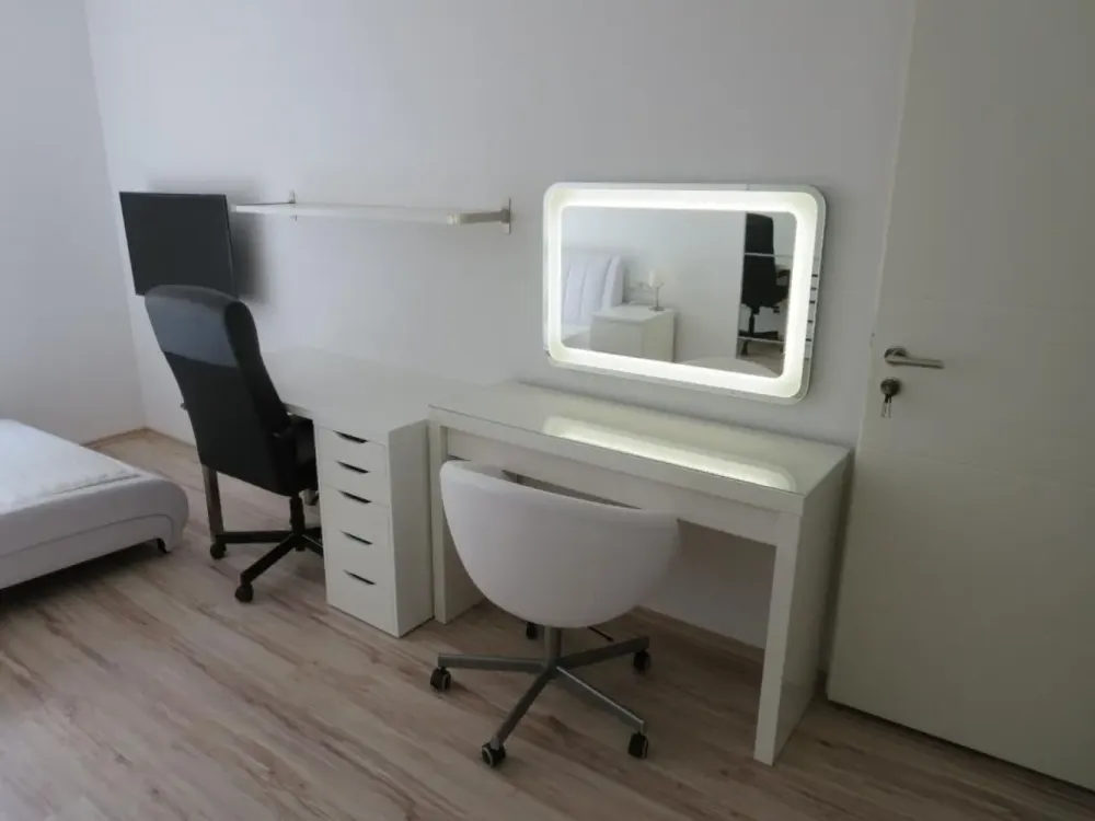 Helle, gepflegte Wohnung (WG-geeignet) mit gehobener Ausstattung in Bad-Cannstatt zu vermieten