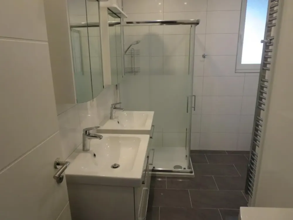 Helle, gepflegte Wohnung (WG-geeignet) mit gehobener Ausstattung in Bad-Cannstatt zu vermieten
