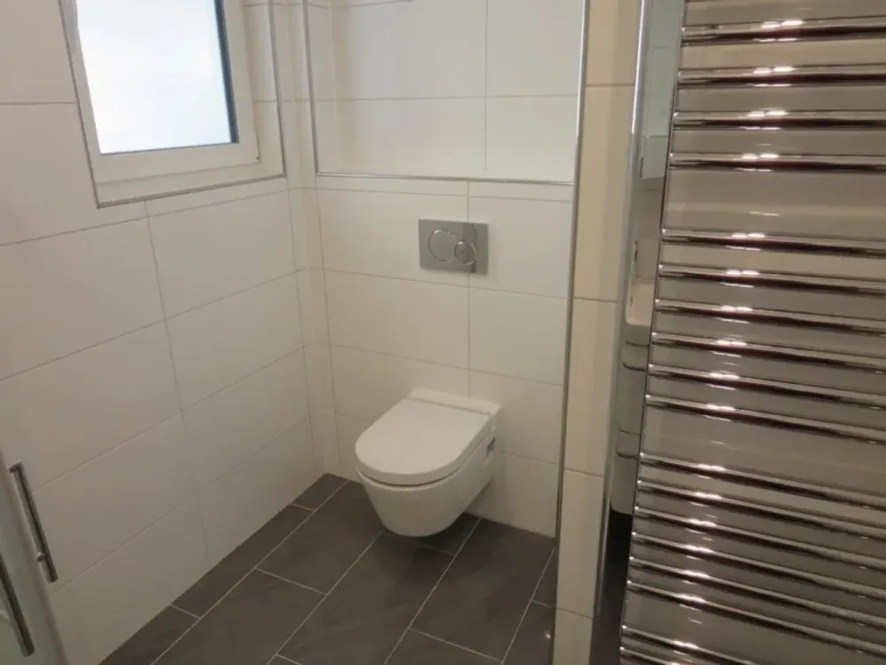 Helle, gepflegte Wohnung (WG-geeignet) mit gehobener Ausstattung in Bad-Cannstatt zu vermieten