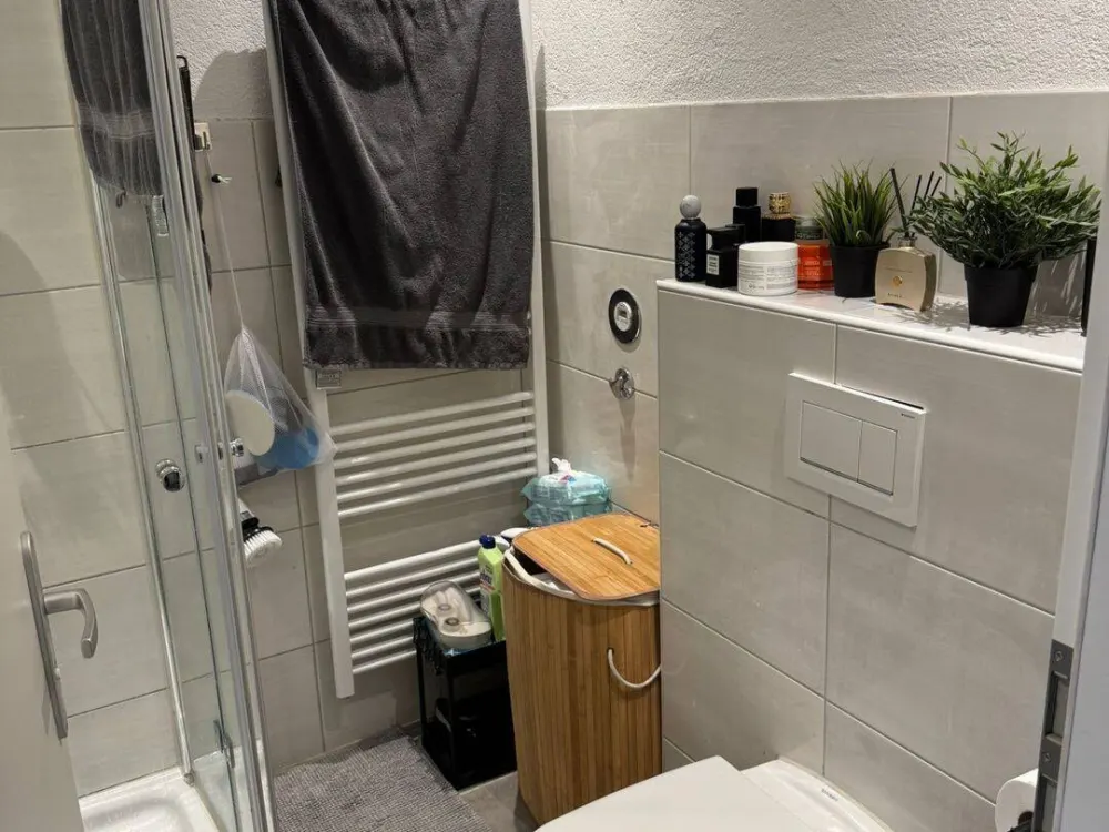 Zentrale, teilmöblierte 1,5-Zimmer-Wohnung mit Südterrasse in Stuttgart-Möhringen