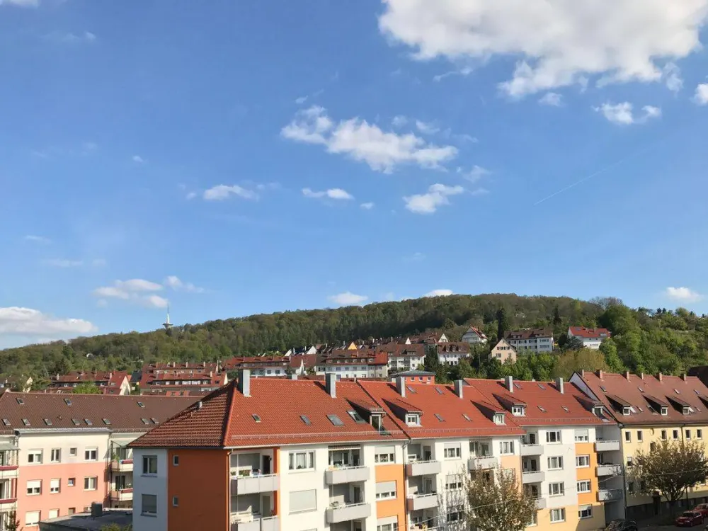 Helles, ruhiges, modern eingerichtetes WG Zimmer (2) für gehobene Ansprüche direkt am Park in zentraler Lage in Stuttgart